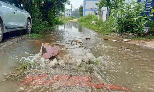 தெருக்களில் ஓடிய பாதாள சாக்கடை கழிவுநீர்