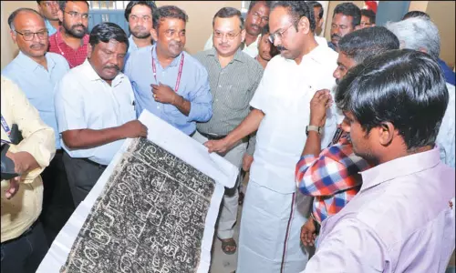 மைசூரில் இருந்து சென்னைக்கு கொண்டுவரப்பட்ட தமிழ் கல்வெட்டுகளின் மைப்படிகள்