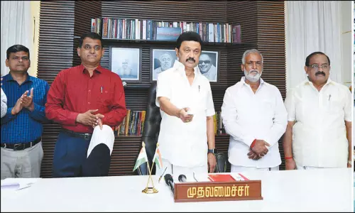 பள்ளி, கல்லூரிகளில் படிக்கும் மாணவர்களுக்கு காலை சிற்றுண்டி வழங்கும் திட்டம்: முதல்-அமைச்சர் தொடங்கிவைத்தார்