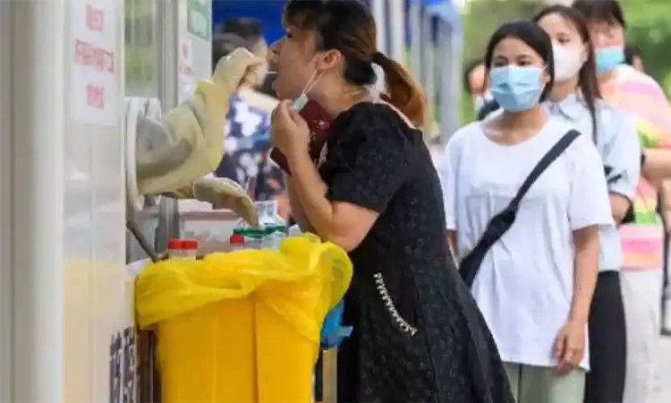 சீனாவில் கட்டுக்கடங்காமல் அதிகரிக்கும் கொரோனா சீனாவில் கட்டுக்கடங்காமல் அதிகரிக்கும் கொரோனா