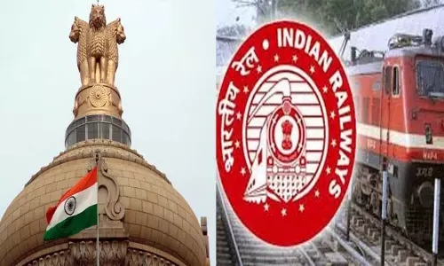 ரெயில்வேயில் பணிபுரியும் 80 ஆயிரம் ஊழியர்களுக்கு சம்பளத்தை உயர்த்துகிறது மத்திய அரசு ரெயில்வேயில் பணிபுரியும் 80 ஆயிரம் ஊழியர்களுக்கு சம்பளத்தை உயர்த்துகிறது மத்திய அரசு