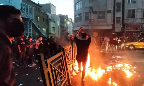 ஈரானில் குசெஸ்தான் மாகாணத்தில் உள்ள சந்தையில் பயங்கரவாதிகள் நடத்திய துப்பாக்கிச்சூடு தாக்குதலில் 5 பேர் உயிரிழப்பு..!