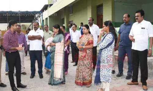 தூத்துக்குடியில்3-வது புத்தக திருவிழா ஏற்பாடுகள்: கனிமொழி எம்.பி, அமைச்சர் கீதாஜீவன் ஆய்வு தூத்துக்குடியில்3-வது புத்தக திருவிழா ஏற்பாடுகள்: கனிமொழி எம்.பி, அமைச்சர் கீதாஜீவன் ஆய்வு