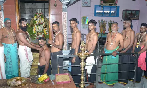 சபரிமலை அய்யப்பனுக்கு மாலை அணிந்து விரதம் தொடங்கிய பக்தர்கள்