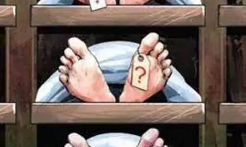 தொப்பூர் அருகே லாரி டயரில் சிக்கி மெக்கானிக் பலி தொப்பூர் அருகே லாரி டயரில் சிக்கி மெக்கானிக் பலி