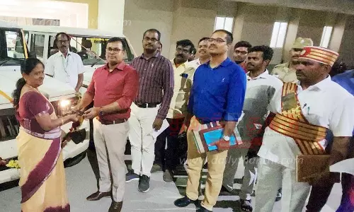 ஊரக வளர்ச்சி, ஊராட்சித்துறை அலுவலர்களின் பயன்பாட்டுக்கு 9 வாகனங்கள்