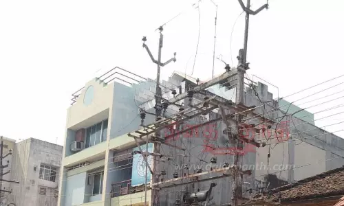 அடுத்தடுத்து 50 மின்மாற்றிகள் வெடித்ததால் பரபரப்பு அடுத்தடுத்து 50 மின்மாற்றிகள் வெடித்ததால் பரபரப்பு