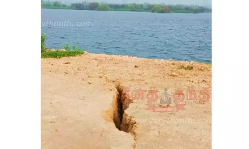 ஜம்பேரி கரையில் விரிசல்-மண் சரிவு