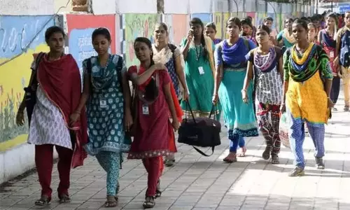 தமிழகத்தில் பள்ளிகள், கல்லூரிகள் நாளை இயங்கும் - அரசு அறிவிப்பு தமிழகத்தில் பள்ளிகள், கல்லூரிகள் நாளை இயங்கும் - அரசு அறிவிப்பு