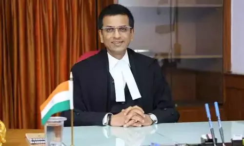 தினமும் 10 வழக்குகளை சுப்ரீம் கோர்ட்டின் அனைத்து அமர்வுகளும் விசாரிக்க வேண்டும் - தலைமை நீதிபதி சந்திரசூட் தினமும் 10 வழக்குகளை சுப்ரீம் கோர்ட்டின் அனைத்து அமர்வுகளும் விசாரிக்க வேண்டும் - தலைமை நீதிபதி சந்திரசூட்