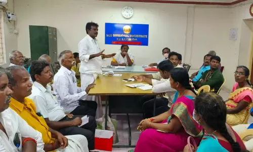 மளிகை பொருட்கள் வாங்க கட்டாயப்படுத்துவதை தடுக்க வேண்டும்