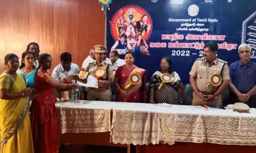 பெரியகுளம் மாணவிக்கு பாராட்டு பெரியகுளம் மாணவிக்கு பாராட்டு