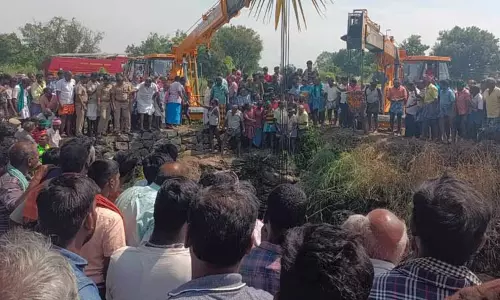 80 அடி ஆழ கிணற்றுக்குள் டிராக்டருடன் விழுந்த விவசாயி பலி