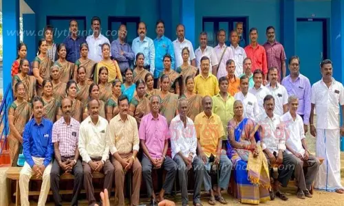 முன்னாள் மாணவர்கள் சந்திப்பு