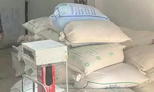 திருச்சியில் 2 ஆயிரத்து 700 கிலோ ரேஷன் அரிசி பறிமுதல்