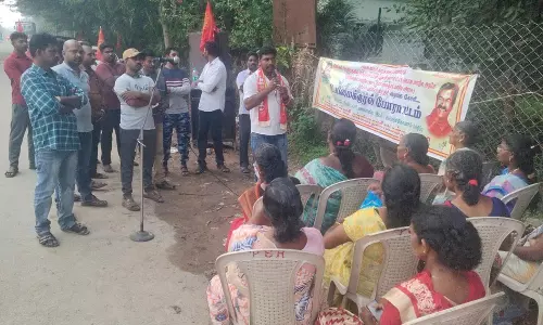 நாம் தமிழர் கட்சியினர் ஆர்ப்பாட்டம் நாம் தமிழர் கட்சியினர் ஆர்ப்பாட்டம்