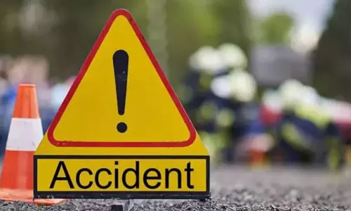 உத்தரகாண்டில் மலைப்பகுதி பள்ளத்தில் கார் கவிழ்ந்து விபத்து - 12 பேர் பலி உத்தரகாண்டில் மலைப்பகுதி பள்ளத்தில் கார் கவிழ்ந்து விபத்து - 12 பேர் பலி