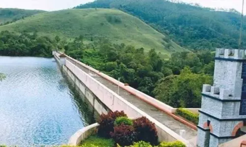 140 அடி தேக்குவதற்காக முல்லைபெரியாறு அணையில் தண்ணீர் திறப்பு குறைப்பு 140 அடி தேக்குவதற்காக முல்லைபெரியாறு அணையில் தண்ணீர் திறப்பு குறைப்பு