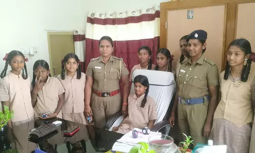 போலீஸ் துறையின் செயல்பாடுகள் குறித்து மாணவ-மாணவிகளுக்கு விழிப்புணர்வு