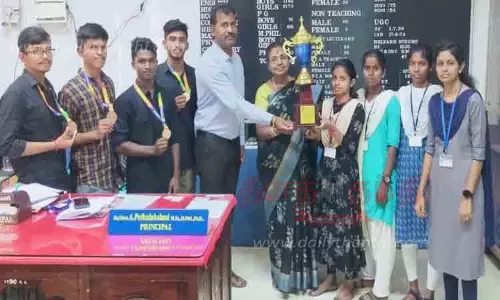 இறகுப்பந்து போட்டியில் அழகப்பா அரசு கல்லூரி மாணவர்கள் சாதனை