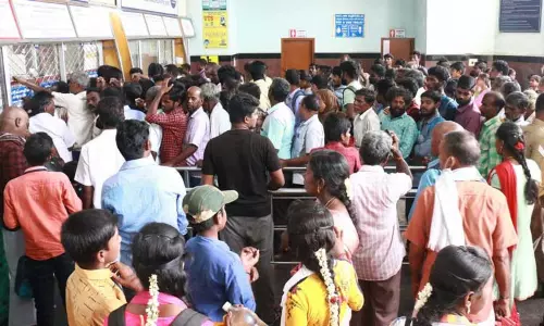 விழுப்புரம் ரெயில் நிலையத்தில் பயணச்சீட்டு வழங்கும் மையம் கூடுதலாக தேவை பயணிகள் எதிர்பார்ப்பு விழுப்புரம் ரெயில் நிலையத்தில் பயணச்சீட்டு வழங்கும் மையம் கூடுதலாக தேவை பயணிகள் எதிர்பார்ப்பு