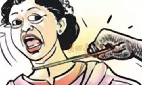 மின்வாரிய பெண் ஊழியரிடம் 3 பவுன் சங்கிலி பறிப்பு