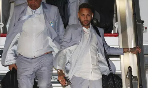 உலகக் கோப்பை கால்பந்து: கடைசி அணியாக கத்தார் சென்றடைந்தது பிரேசில் உலகக் கோப்பை கால்பந்து: கடைசி அணியாக கத்தார் சென்றடைந்தது பிரேசில்