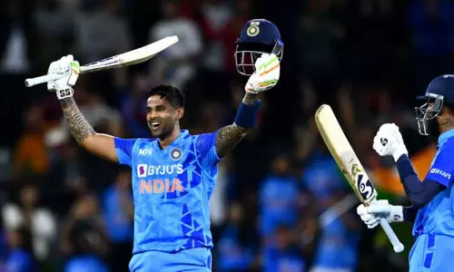 2வது டி20 போட்டி - அதிரடியில் மிரட்டல்...சூர்யகுமார் சதமடித்து அசத்தல் - இந்திய அணி 191 ரன்கள் குவிப்பு 2வது டி20 போட்டி - அதிரடியில் மிரட்டல்...சூர்யகுமார் சதமடித்து அசத்தல் - இந்திய அணி 191 ரன்கள் குவிப்பு