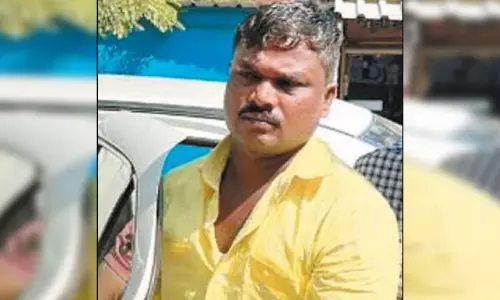 பூந்தமல்லியில் கள்ளக்காதலியின் 18 வயது மகளை கொலை செய்தவர் கைது - மும்பையில் பதுங்கி இருந்தபோது சிக்கினார் பூந்தமல்லியில் கள்ளக்காதலியின் 18 வயது மகளை கொலை செய்தவர் கைது - மும்பையில் பதுங்கி இருந்தபோது சிக்கினார்