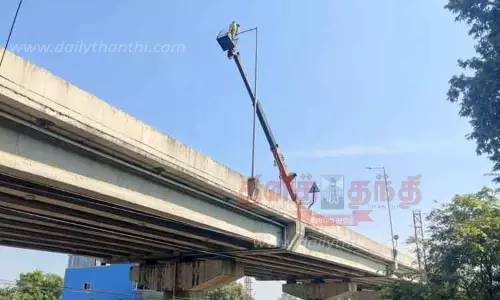 பழுதான மின்விளக்குளை சீரமைக்கும் பணி