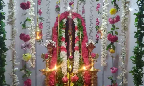 சிறப்பு அலங்காரத்தில் அய்யா வைகுண்டசாமி