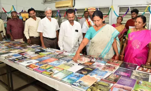 வாசிப்பு பழக்கம் உள்ளவர்கள்  வெற்றியாளர்களாக உருவாக முடியும்  தேசிய நூலக வார விழாவில் கலெக்டர் சாந்தி பேச்சு