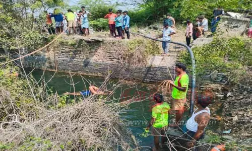 சத்தியமங்கலம் அருகே  கிணற்றில் மூழ்கி கல்லூரி மாணவர் பலி