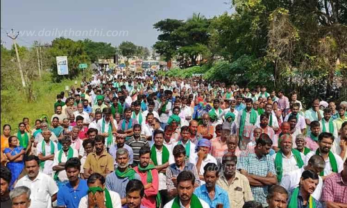 தொழிற்பேட்டை அமைக்க எதிர்ப்பு:அன்னூர் தாலுகா அலுவலகத்தை முற்றுகையிட்டு விவசாயிகள் போராட்டம்