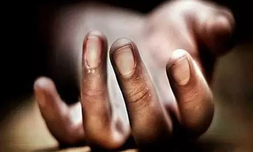 லாரி மோதி கல்லூரி மாணவர் பலி