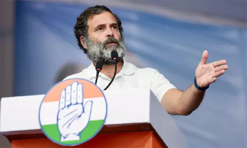 மொர்பி விபத்து: காவலாளி கைது... உண்மை குற்றவாளிகள் மீது நடவடிக்கை இல்லை - ராகுல்காந்தி மொர்பி விபத்து: காவலாளி கைது... உண்மை குற்றவாளிகள் மீது நடவடிக்கை இல்லை - ராகுல்காந்தி