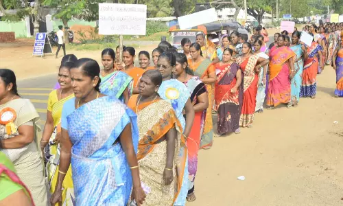 மீனவர் தினவிழா பேரணி மீனவர் தினவிழா பேரணி