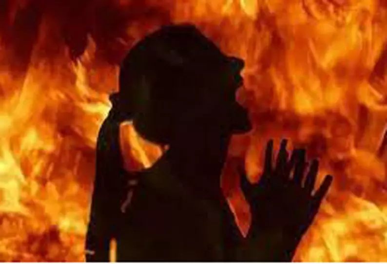 ஆராய்ச்சி மாணவர் தீக்குளிப்பு;  மாணவிக்கும் தீவைத்தார்