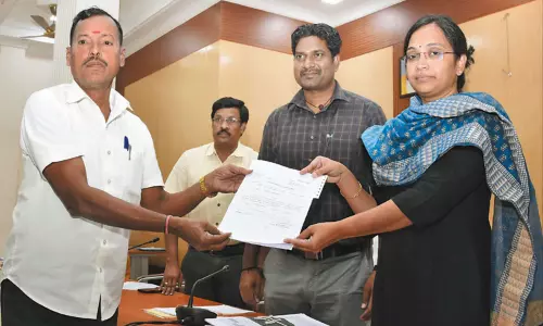 மக்கள் குறைதீர்க்கும் நாள் கூட்டத்தில் நலத்திட்ட உதவிகள்