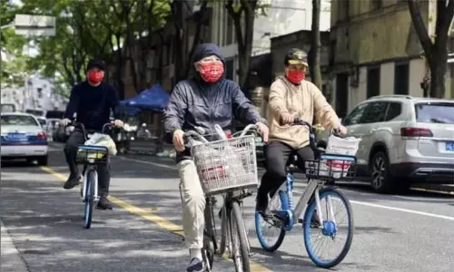 சீனாவில் விதிக்கப்படும் கடுமையான கட்டுப்பாடுகள்: பொருளாதார பாதிப்பு ஏற்படலாம் என அச்சம் சீனாவில் விதிக்கப்படும் கடுமையான கட்டுப்பாடுகள்: பொருளாதார பாதிப்பு ஏற்படலாம் என அச்சம்