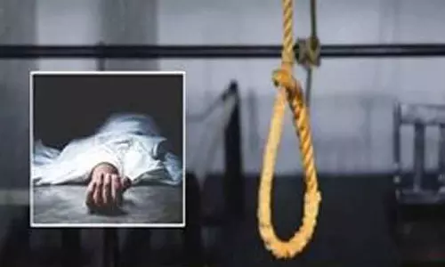 மகன்கள் வேலைக்கு செல்லாத விரக்தியில் ரெயில்வே பாதுகாப்பு படைவீரர் தற்கொலை ஆத்தூர் அருகே சோகம் மகன்கள் வேலைக்கு செல்லாத விரக்தியில் ரெயில்வே பாதுகாப்பு படைவீரர் தற்கொலை ஆத்தூர் அருகே சோகம்