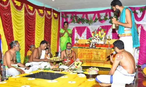 எடப்பாடி கோரணம்பட்டியில் அதிர்ஷ்டலட்சுமி கோவிலில் திருக்கல்யாணம் எடப்பாடி கோரணம்பட்டியில் அதிர்ஷ்டலட்சுமி கோவிலில் திருக்கல்யாணம்