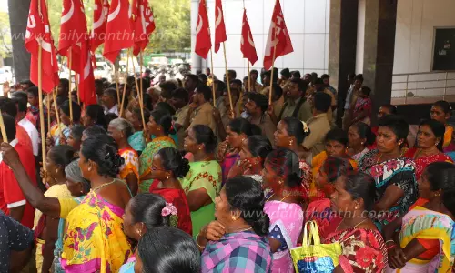 தூய்மை பணியாளர்கள் ஆர்ப்பாட்டம்