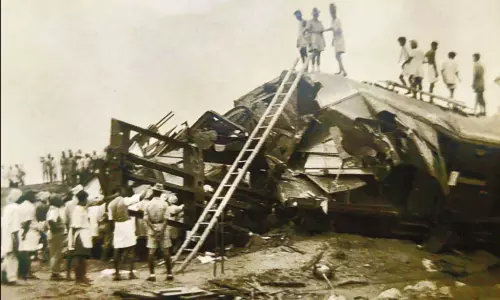 200 பேரை பலிகொண்ட கோர தினம் இன்று... !அழியாத சுவடாகிய அரியலூர் ரெயில் விபத்து 200 பேரை பலிகொண்ட கோர தினம் இன்று... !அழியாத சுவடாகிய அரியலூர் ரெயில் விபத்து