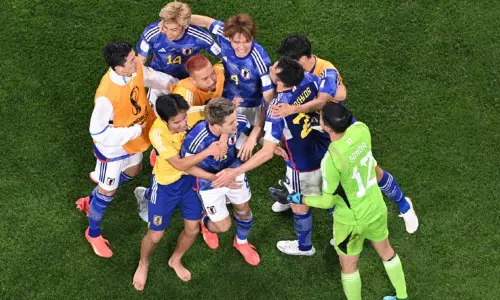 உலக கோப்பை கால்பந்து: 4 முறை உலக சாம்பியனான ஜெர்மனிக்கு அதிர்ச்சி அளித்தது ஜப்பான்...! உலக கோப்பை கால்பந்து: 4 முறை உலக சாம்பியனான ஜெர்மனிக்கு அதிர்ச்சி அளித்தது ஜப்பான்...!