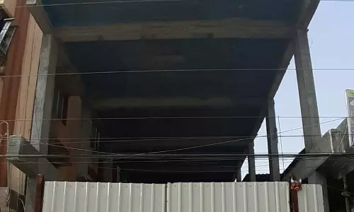 அனுமதியின்றி கட்டிய வணிக வளாக கட்டிடத்துக்கு சீல்