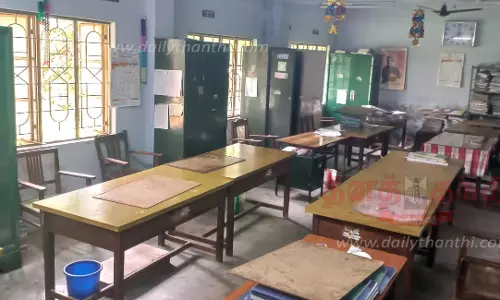 நல்லம்பள்ளி ஒன்றிய அலுவலகம் வெறிச்சோடியது நல்லம்பள்ளி ஒன்றிய அலுவலகம் வெறிச்சோடியது