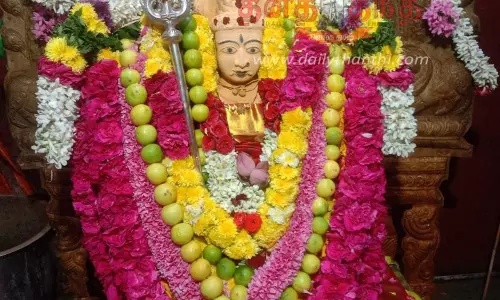 அமாவாசையையொட்டி பரமத்திவேலூர் அம்மன் கோவில்களில் சிறப்பு பூஜை அமாவாசையையொட்டி பரமத்திவேலூர் அம்மன் கோவில்களில் சிறப்பு பூஜை