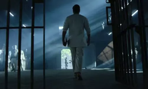 கைதி இந்தி ரீமேக் டீசர் வெளியீடு.. குழப்பத்தில் ரசிகர்கள்..