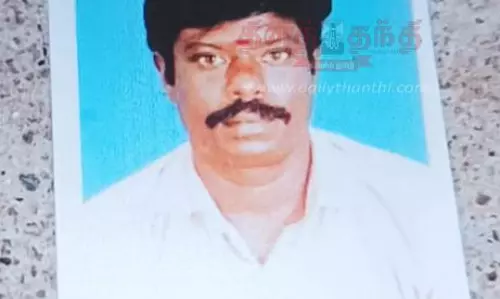 மோட்டார் சைக்கிள் மீது கார் மோதல்; கொத்தனார் பலி மோட்டார் சைக்கிள் மீது கார் மோதல்; கொத்தனார் பலி